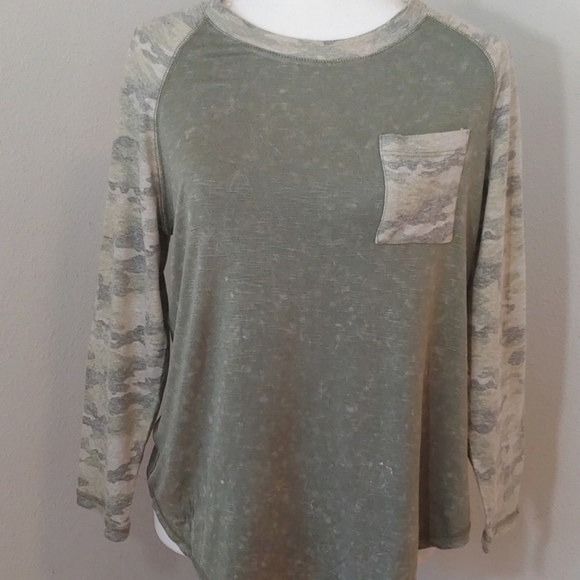 TruSelf Self Women's Heather Green Camo Henley Top with Elbow Patches size L - Picture 1 of 13